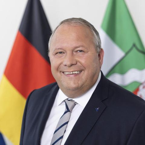 Pressefotos Parlamentarischer Staatssekretär Josef Hovenjürgen